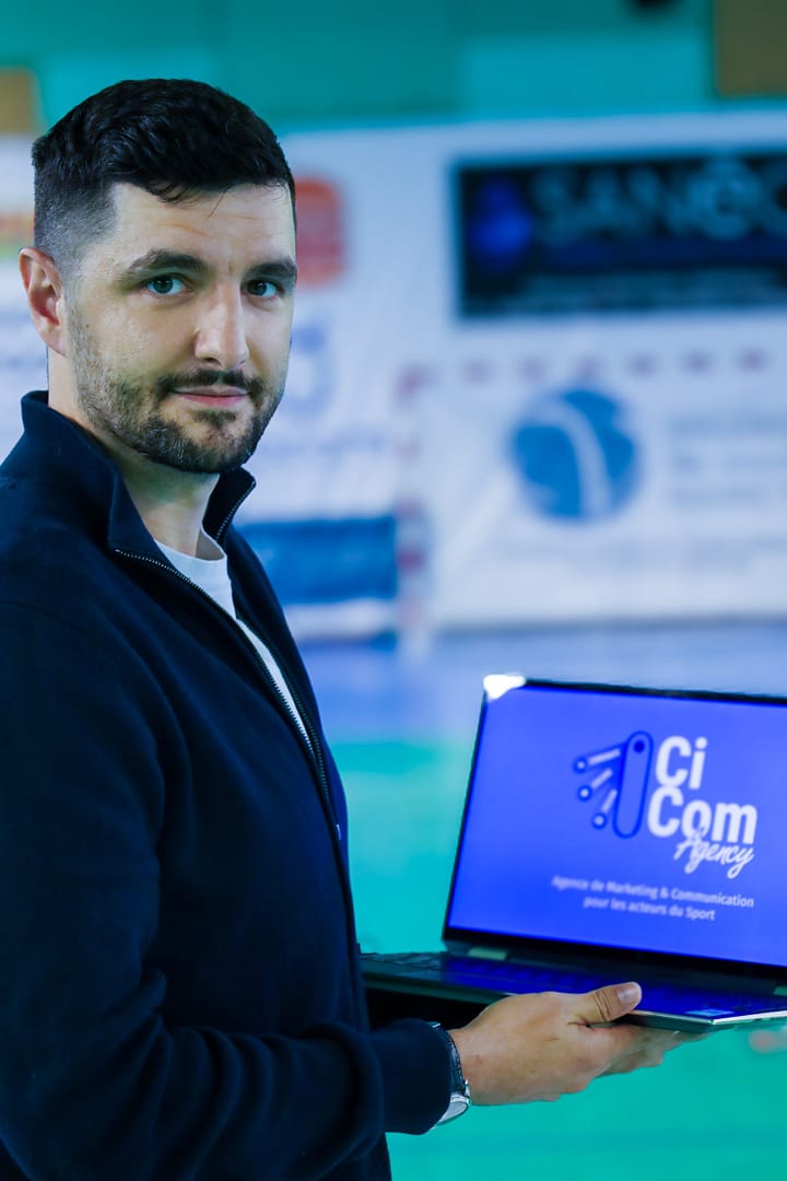 IMG_0621-2 Terry CICOLARI, fondateur de la CiCom Agency. Une double expertise unique alliant la rigueur du marketing à la réalité du sport de haut niveau pour transformer la communication de votre club.